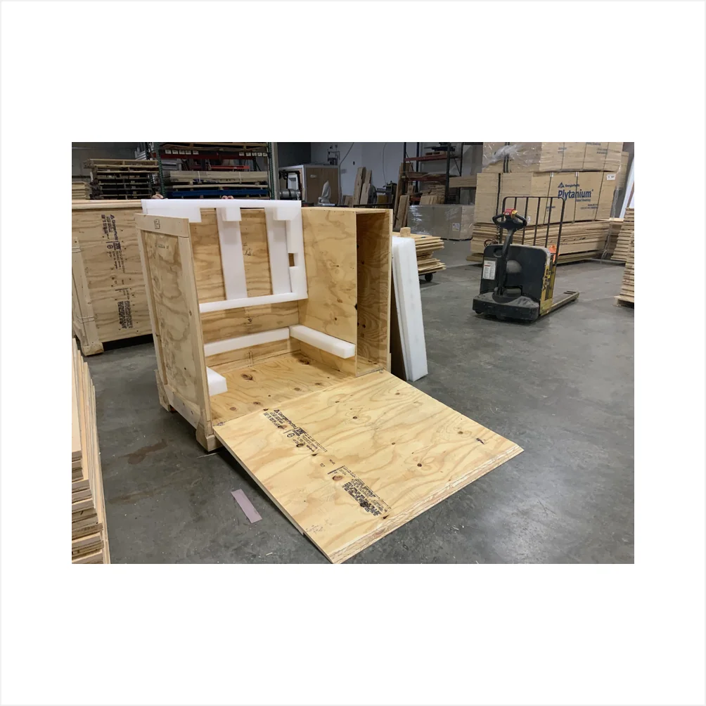 Crate with ramp and foam cap